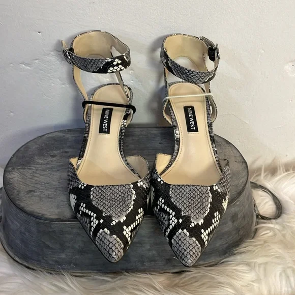 #0172 Nine West Black and Gray Snakeskin Low Heels with Wrap Ankle Strap-6.5 - Picture 4 of 11